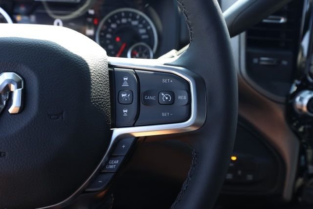 New 2026 Diamond Black Crystal Pearl-Coat Exterior Paint RAM Tradesman image 25