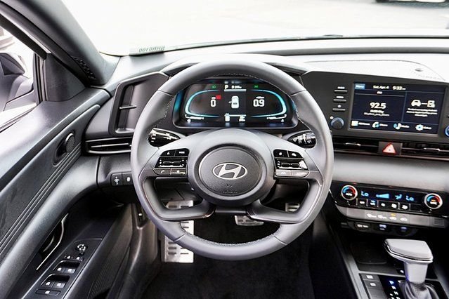 Used 2026 White Hyundai SEL Sport image 17