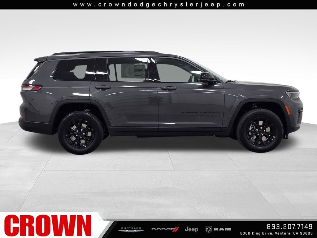 New 2026 Baltic Gray Metallic Clear-Coat Exterior Paint Jeep Laredo image 4