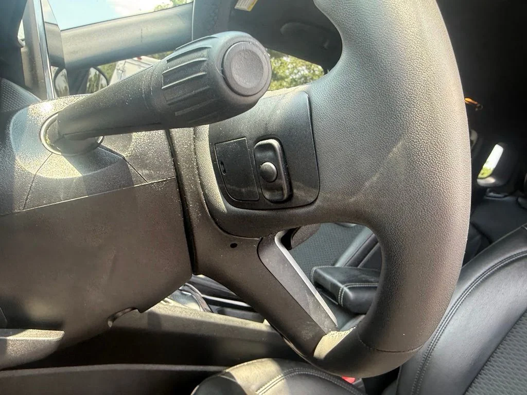 Used 2022 White Jeep Latitude image 18