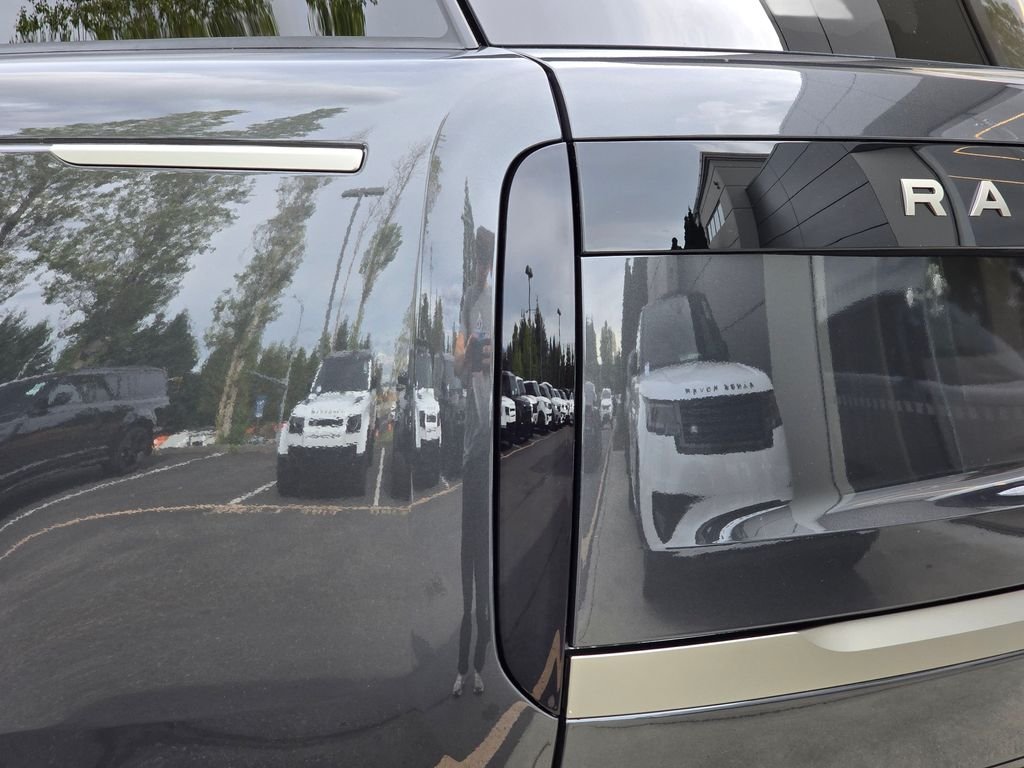 New 2026 Carpathian Grey LAND ROVER SE 7 Seats image 36
