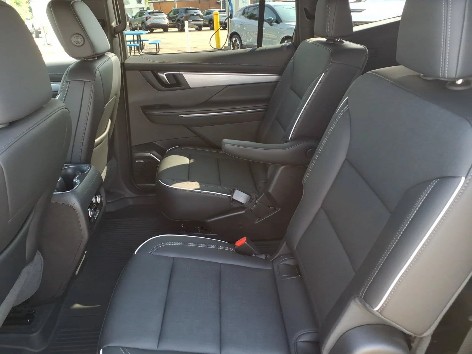 Used 2025 Summit White Gaz Buick Preferred image 14