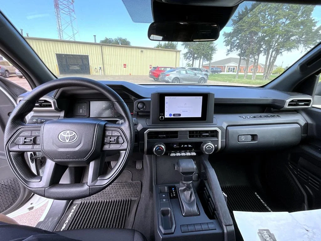 2025 Toyota Tacoma SR - Photo 17