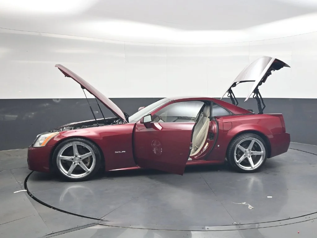 Used 2006 Red Cadillac Base image 35