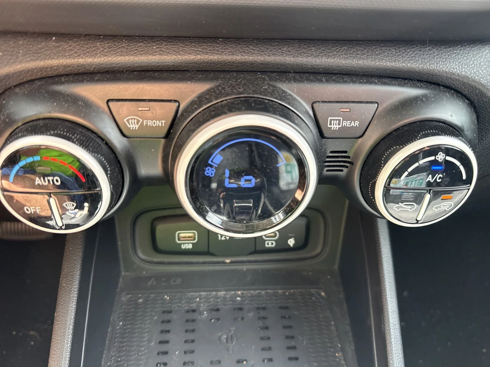 Used 2023 Ceramic White Hyundai Limited image 34