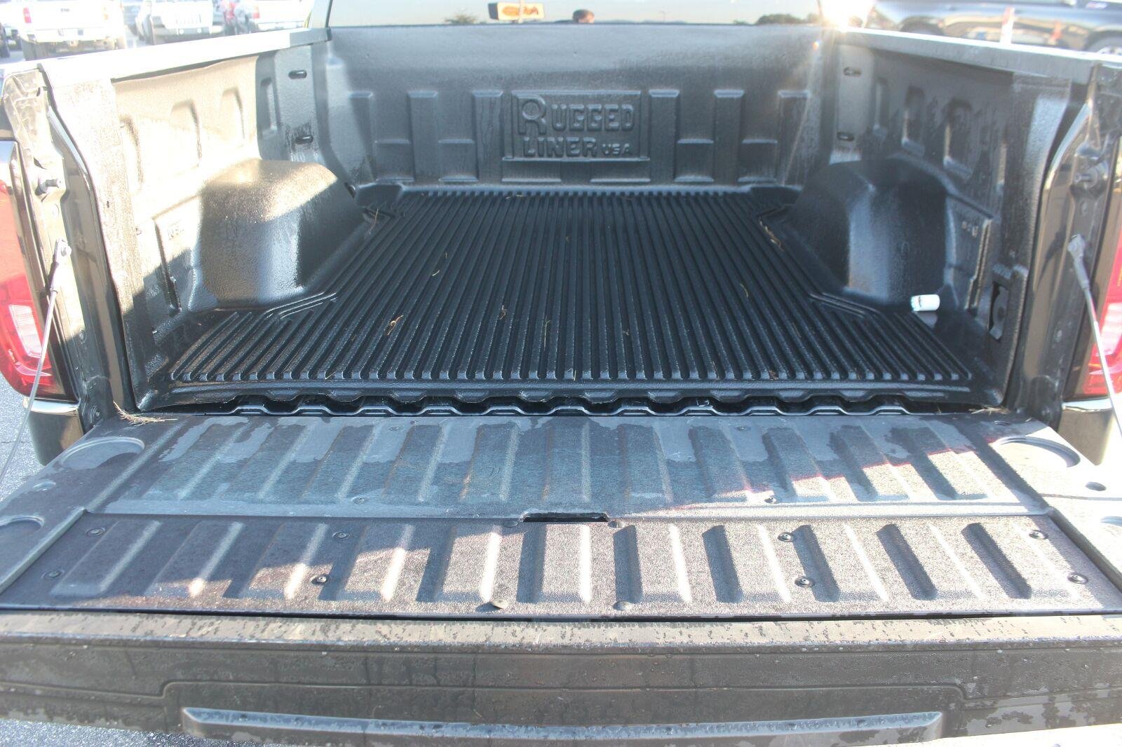 Used 2025 Onyx Black GMC SLT image 12