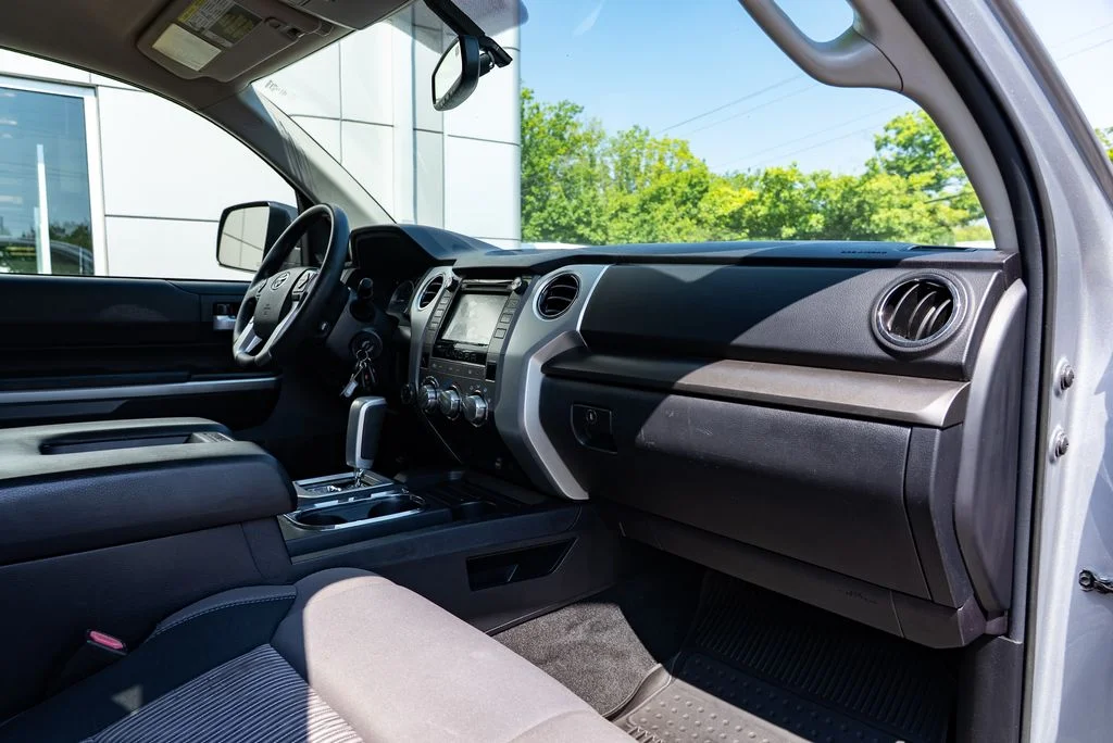 Used 2017 Silver Toyota SR5 image 29