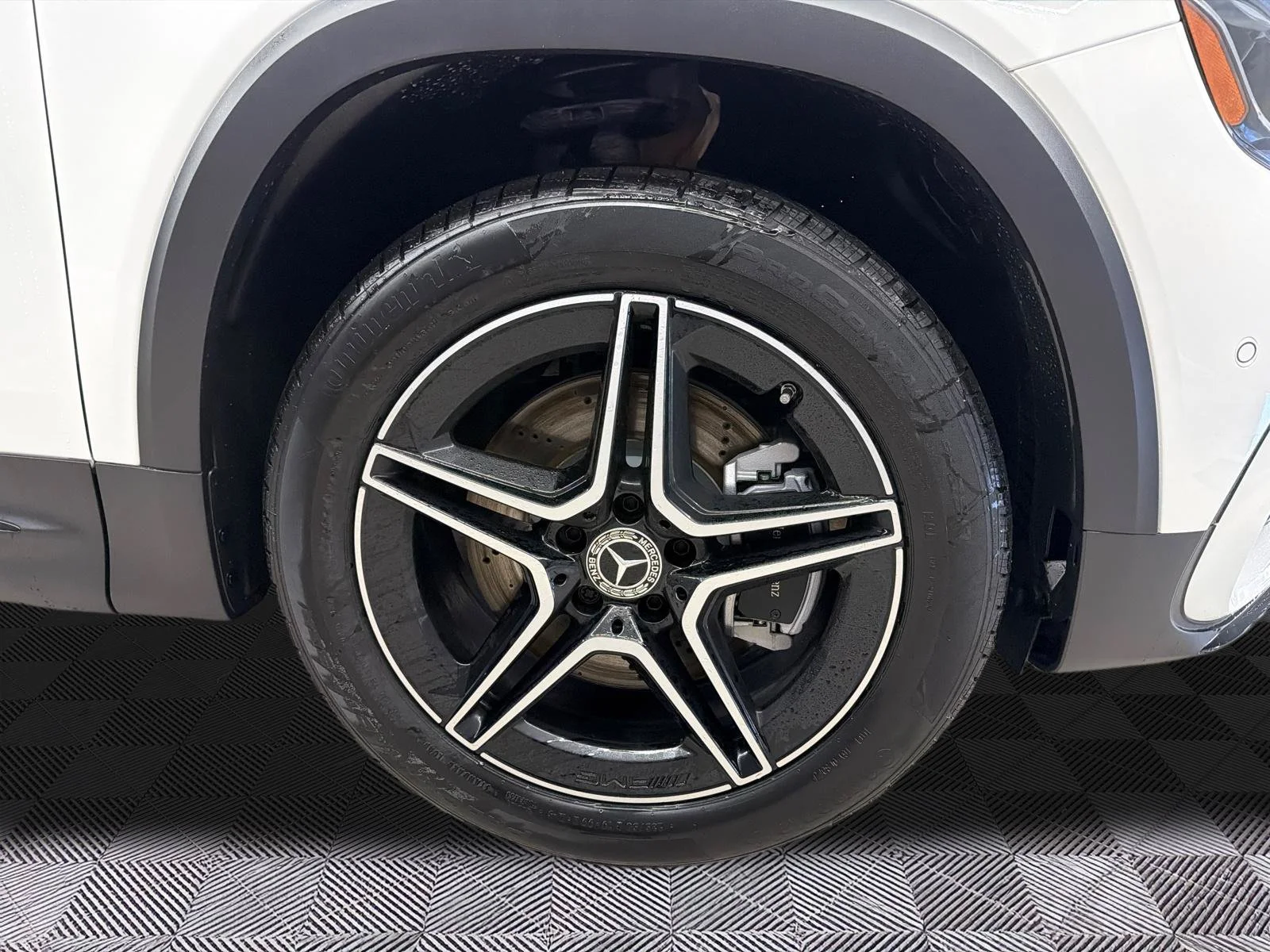 Used 2026 White Mercedes-Benz GLB 250 image 2
