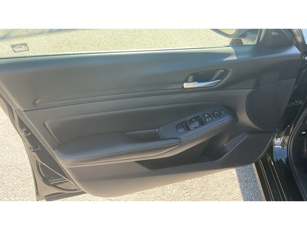 Used 2025 Super Black Nissan SV image 9