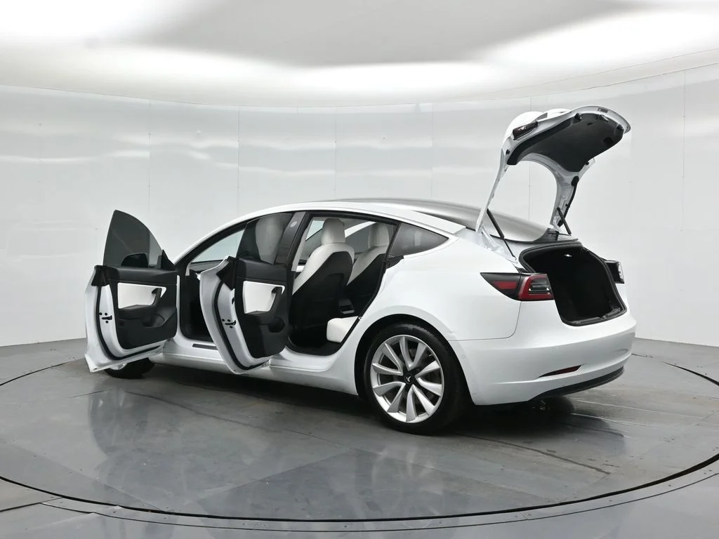 Used 2020  Tesla Standard Range Plus image 29