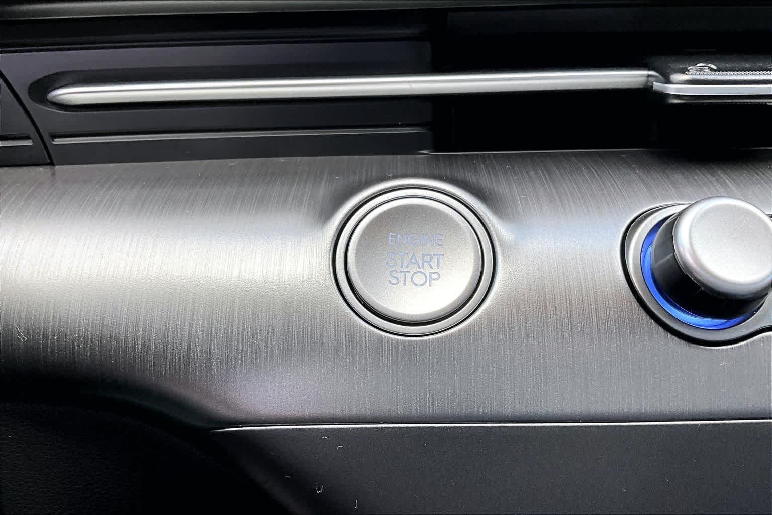 Used 2025 Cyber Gray Metallic Hyundai SEL image 32