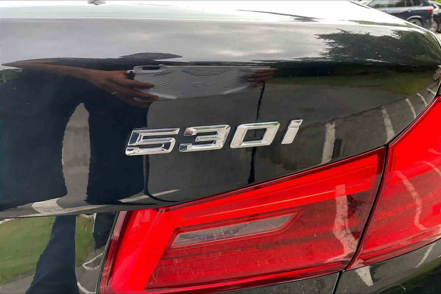 Used 2020 Black Sapphire Metallic BMW 530i xDrive image 9