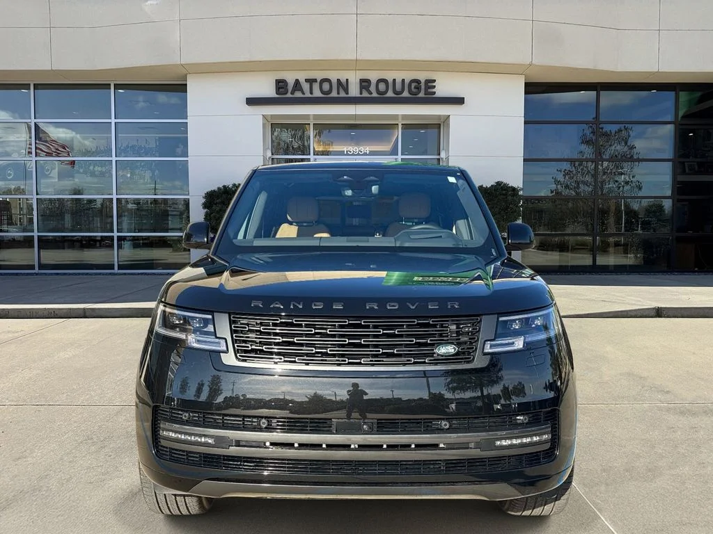 New 2026 Santorini Black Land Rover SE image 2