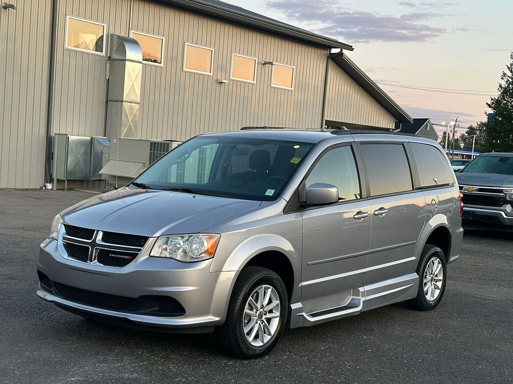 Used 2014 Silver Dodge Wheelchair Accessible- SXT image 2