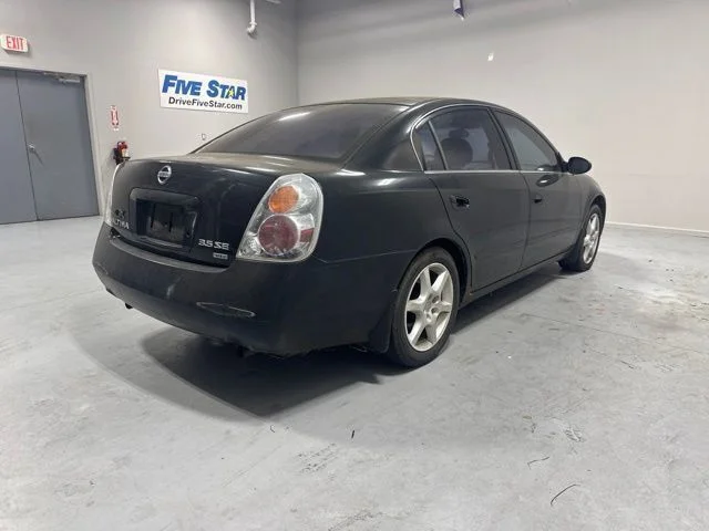 Used 2003 Black Nissan 3.5 SE image 5