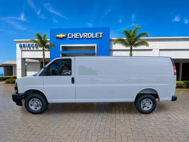 New 2026 Summit White Chevrolet WT image 4