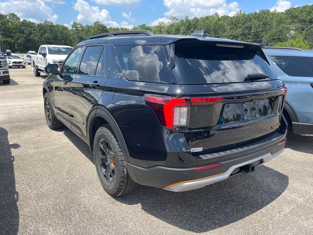 New 2026 Agate Black Metallic Ford Tremor® image 9