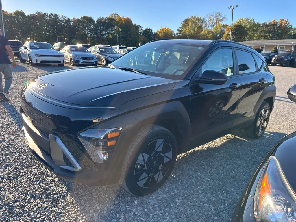 Used 2024 Black Hyundai SEL image 1