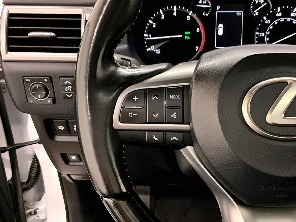 Used 2023 White Lexus 460 image 11
