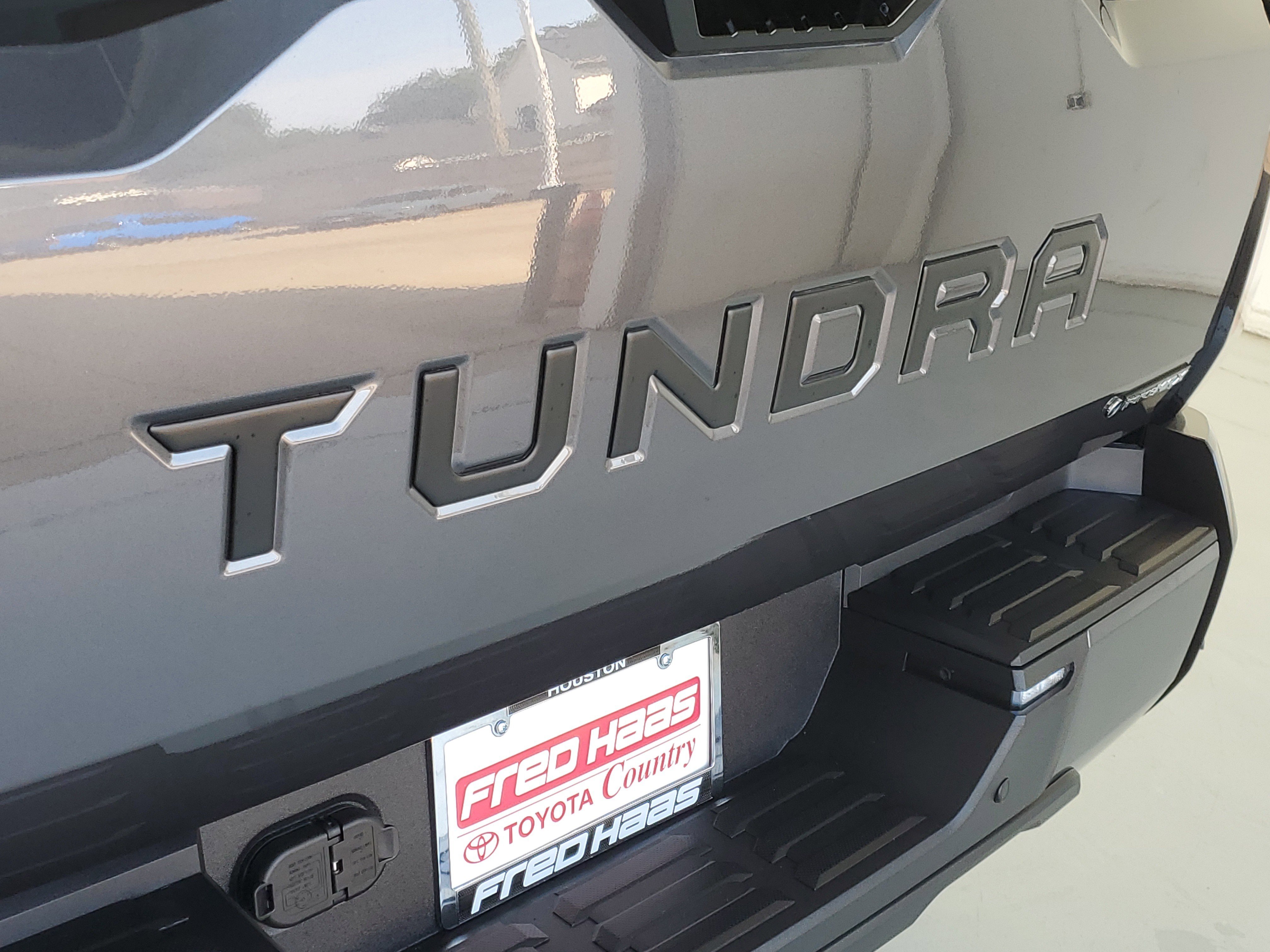 Used 2025 Magnetic Gray Metallic Toyota Platinum image 10