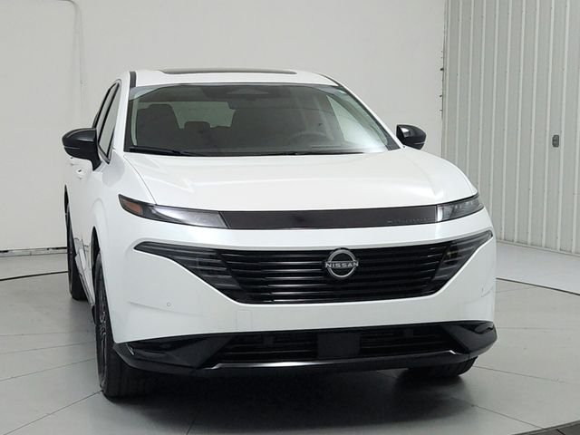 Used 2025 White Nissan Platinum image 2