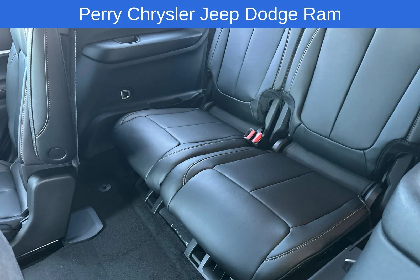 New 2026 Diamond Black Crystal Pearl-Coat Exterior Paint Jeep Limited image 11