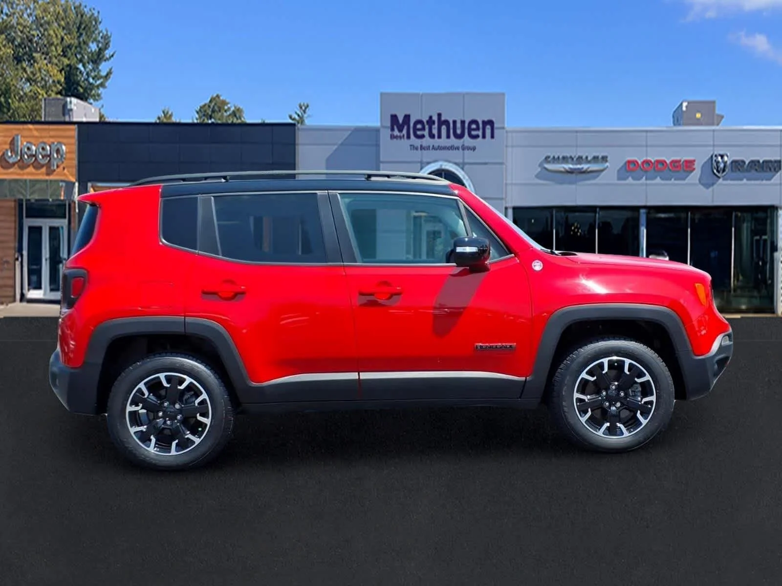 Used 2023 Colorado Red Clearcoat Jeep Trailhawk image 2