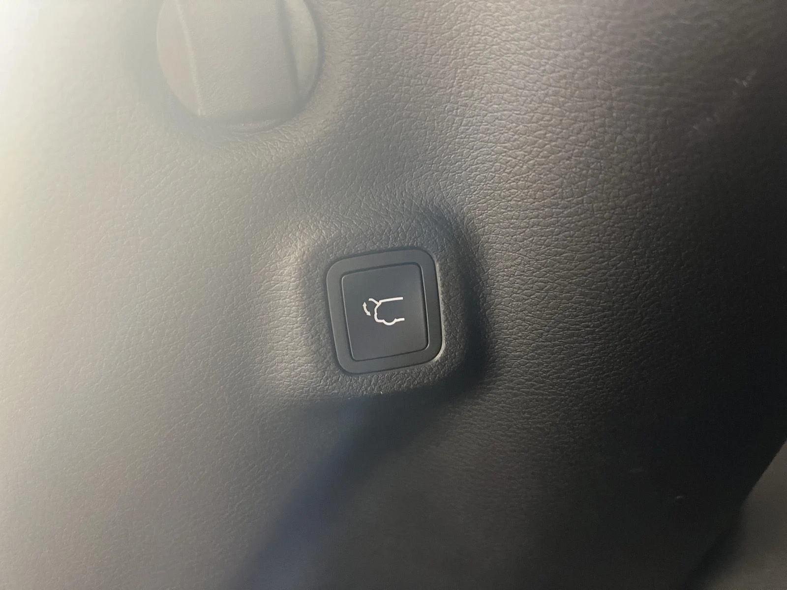 Used 2023  Jeep Altitude image 21