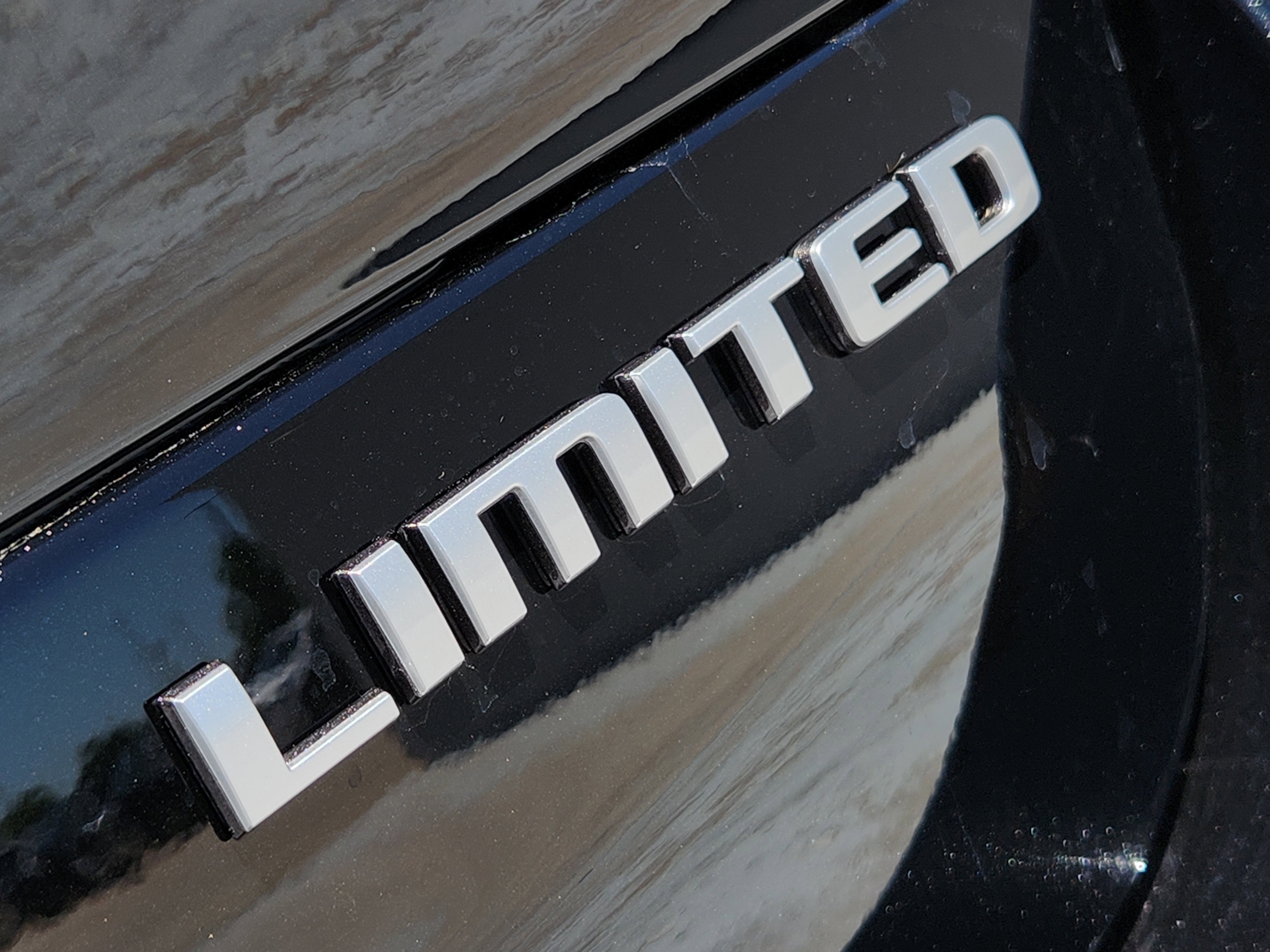 New 2026 Diamond Black Crystal Pearlcoat Jeep Limited image 8