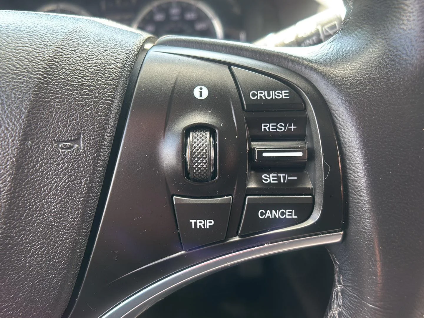 Used 2014 Graphite Luster Metallic Acura BASE image 33