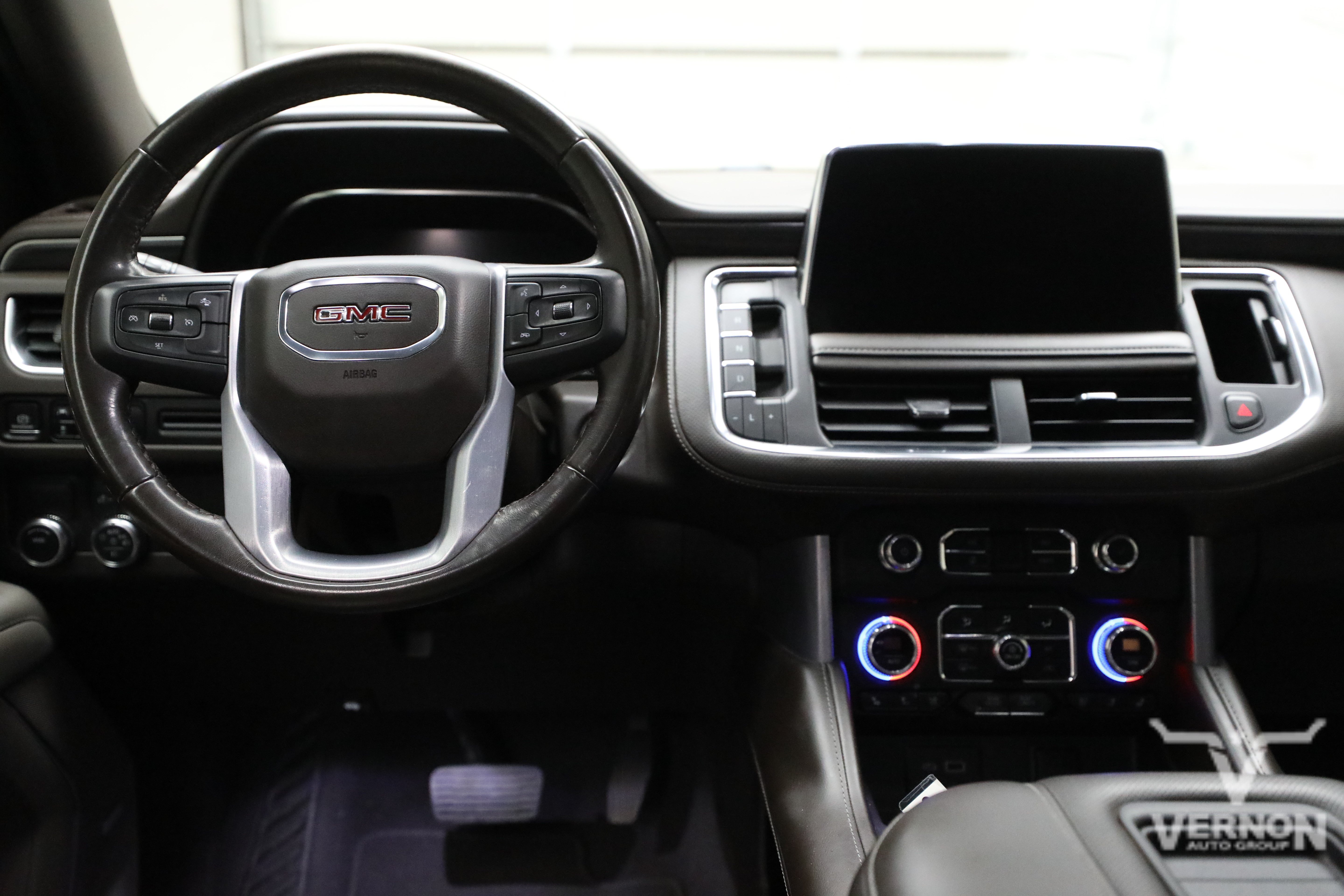 Used 2023 White Frost Tricoat GMC Y image 8