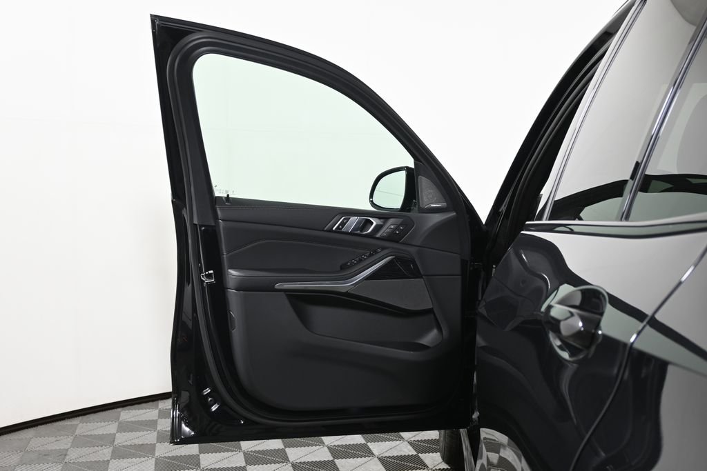 New 2026 Black Sapphire Metallic BMW xDrive40i image 28