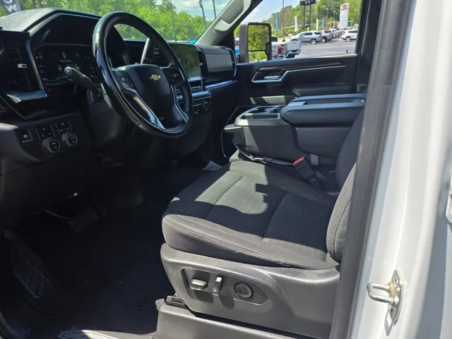 Used 2025 White Chevrolet LT image 11