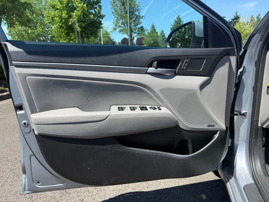 Used 2017 Shale Gray Metallic Hyundai Limited image 18