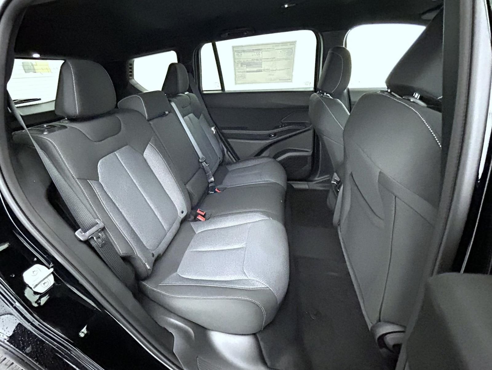 New 2026 Diamond Black Crystal Pearl-Coat Exterior Paint Jeep Laredo image 18