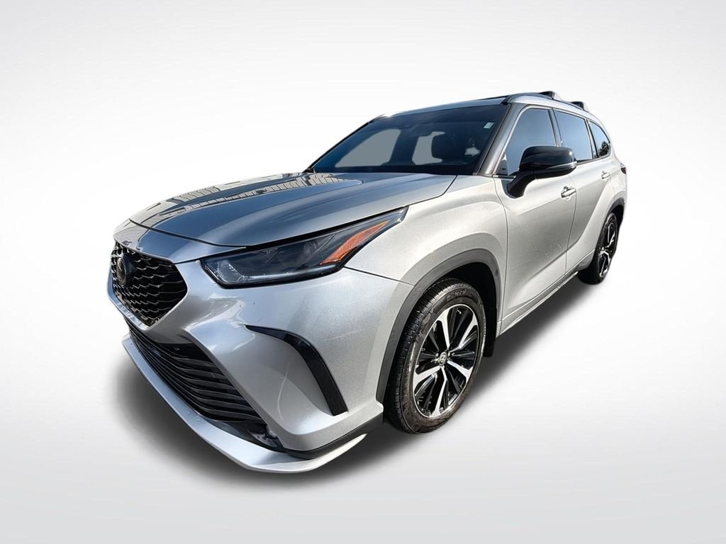 Used 2022 Silver Toyota XSE image 4
