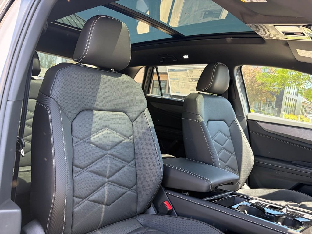 New 2026 Pure Gray Volkswagen 2.0T SE w/Technology image 11