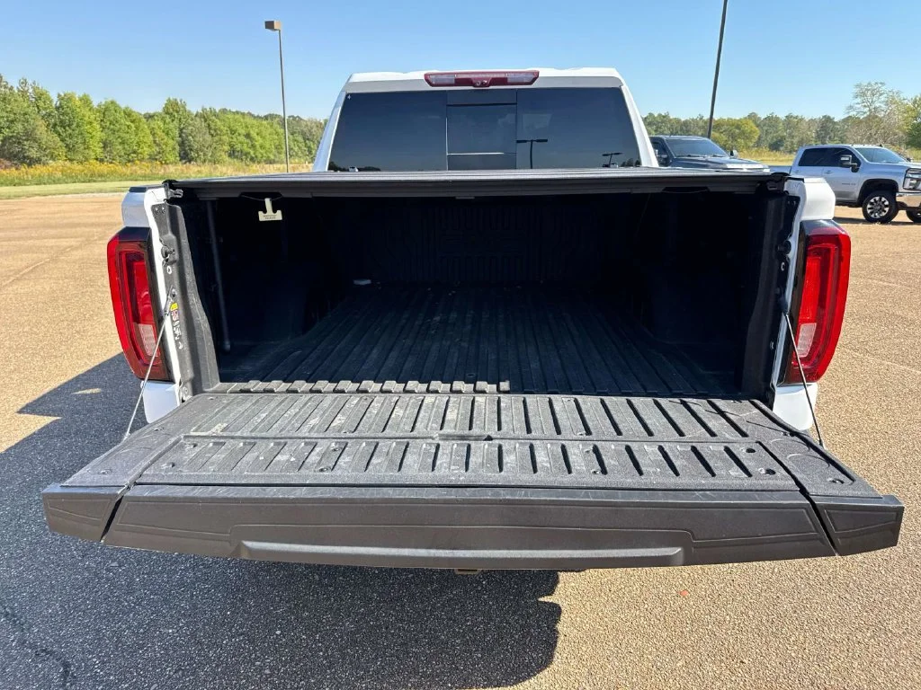 Used 2024 White GMC AT4 image 11