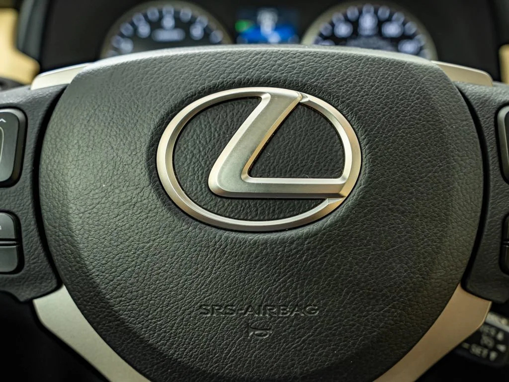 Used 2015 White Pearl Lexus 200t image 23