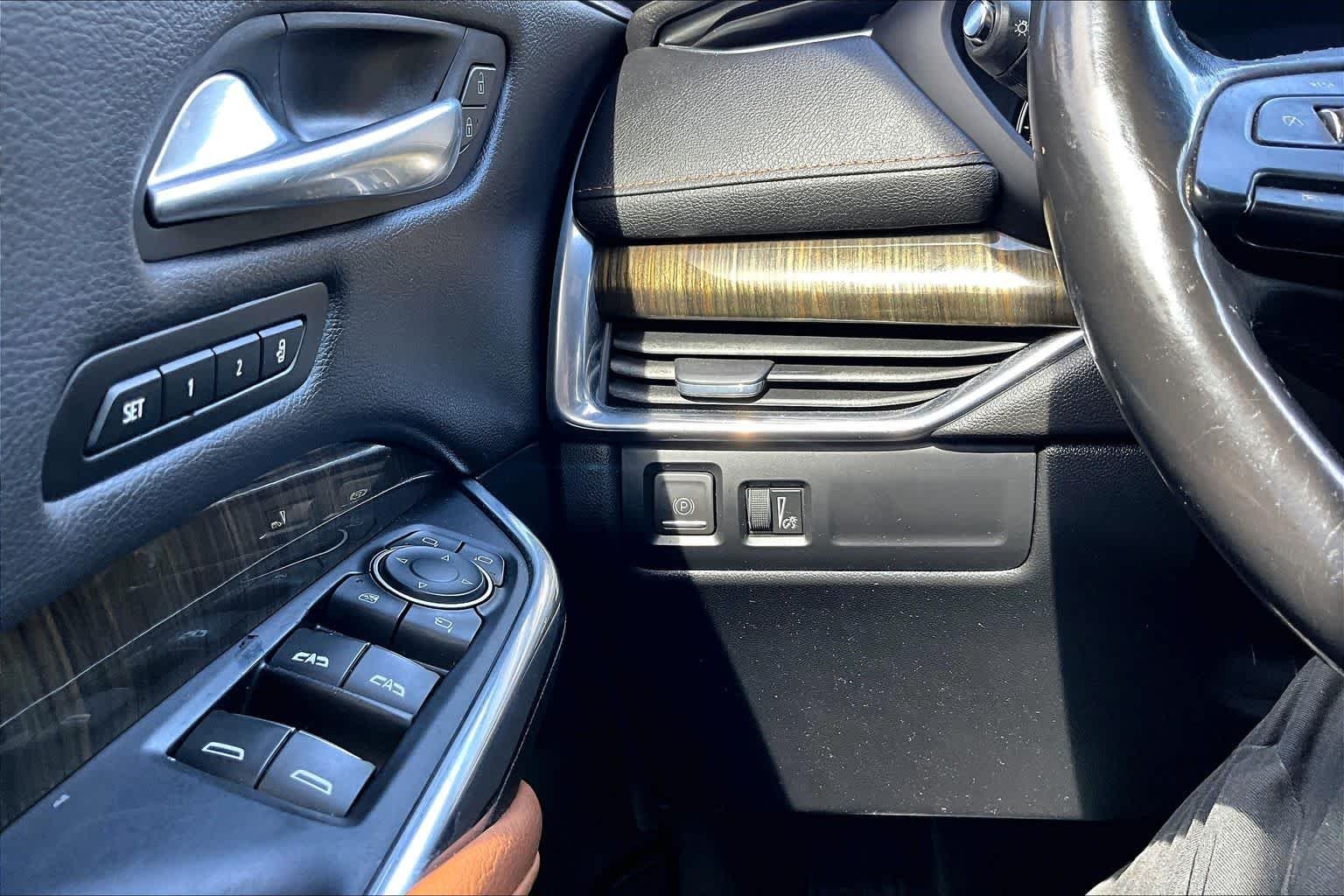 Used 2019 Autumn Metallic Cadillac FWD Premium Luxury image 36