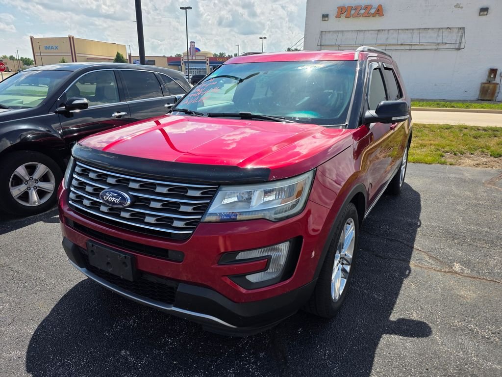 Used 2016 Ruby Red Metallic Tinted Clearcoat Ford XLT image 2