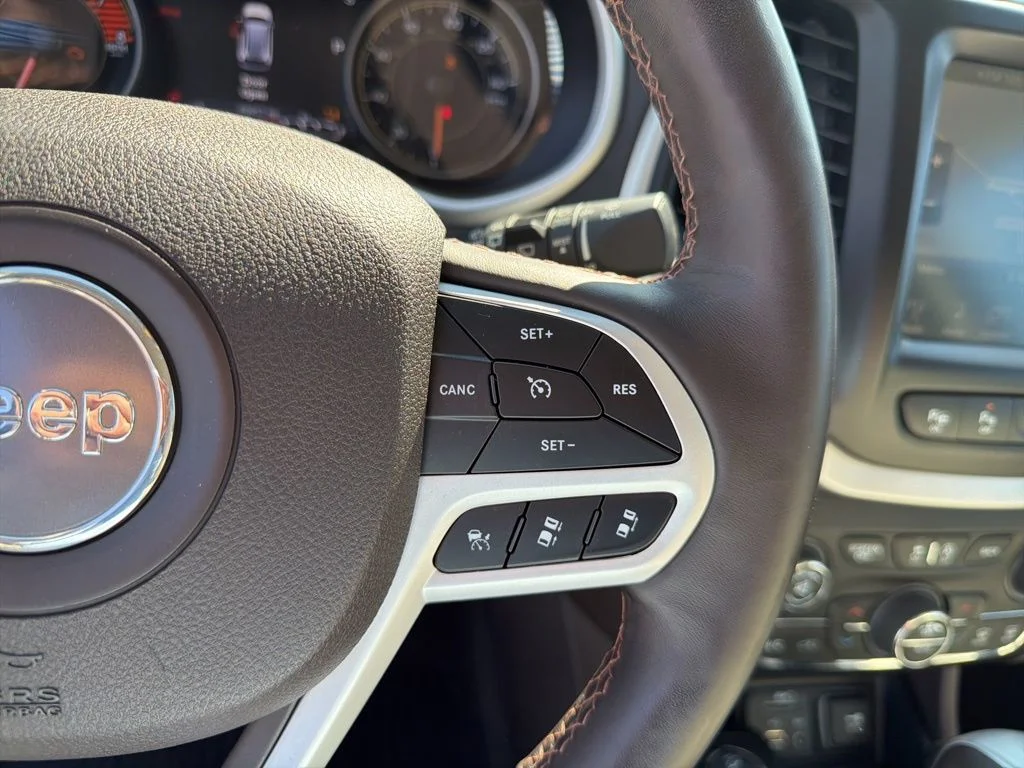 Used 2018 White Jeep Overland image 56
