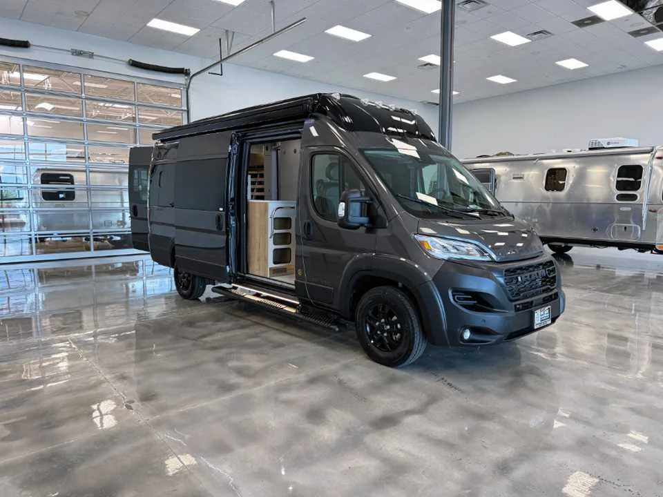 New 2026 GRANITE CRYSTAL METALLIC AIRSTREAM  image 26
