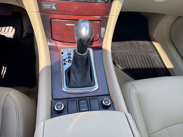 Used 2017 Black INFINITI Base image 20