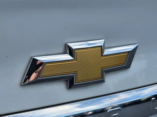 Used 2015 White Chevrolet LT image 17