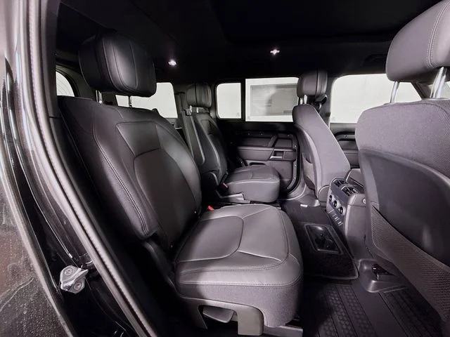 New 2026 Santorini Black Land Rover V8 image 29