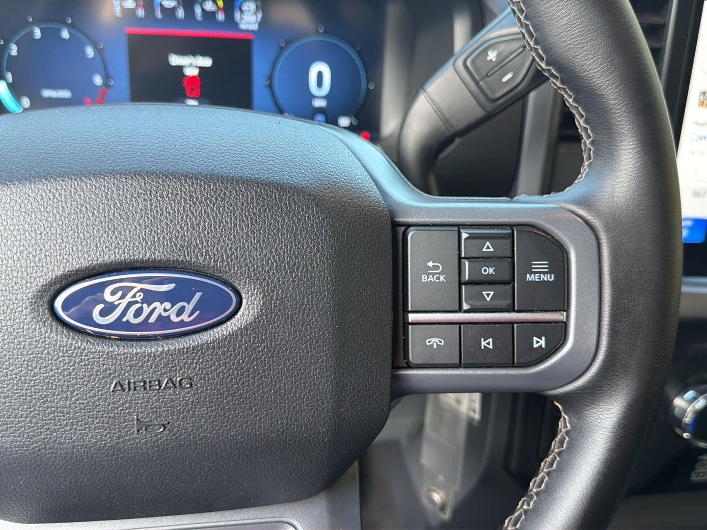 Used 2025 Iconic Silver Ford XLT image 22