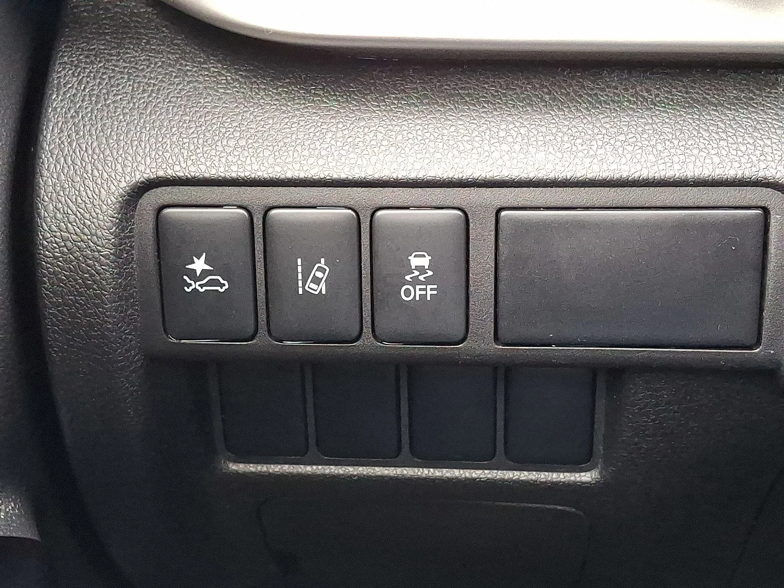 Used 2024 Labrador Black Pearl Mitsubishi LE image 25