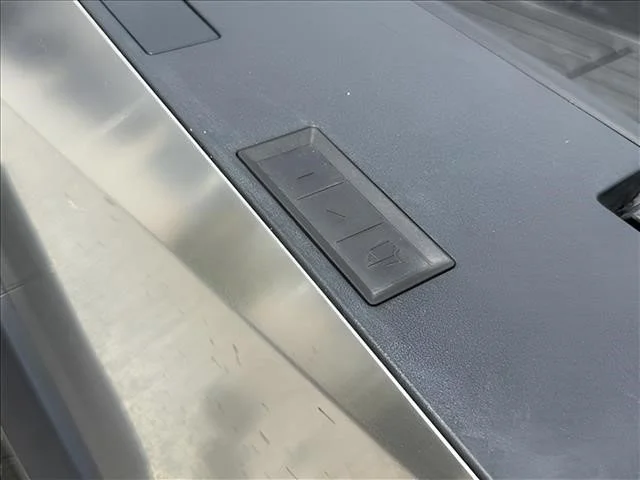 Used 2024  Tesla Base image 17