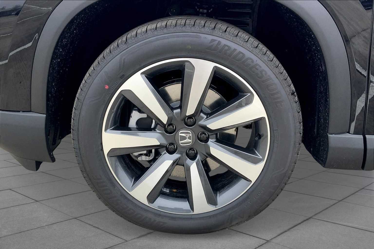 Used 2025 Crystal Black Pearl Honda Touring image 12